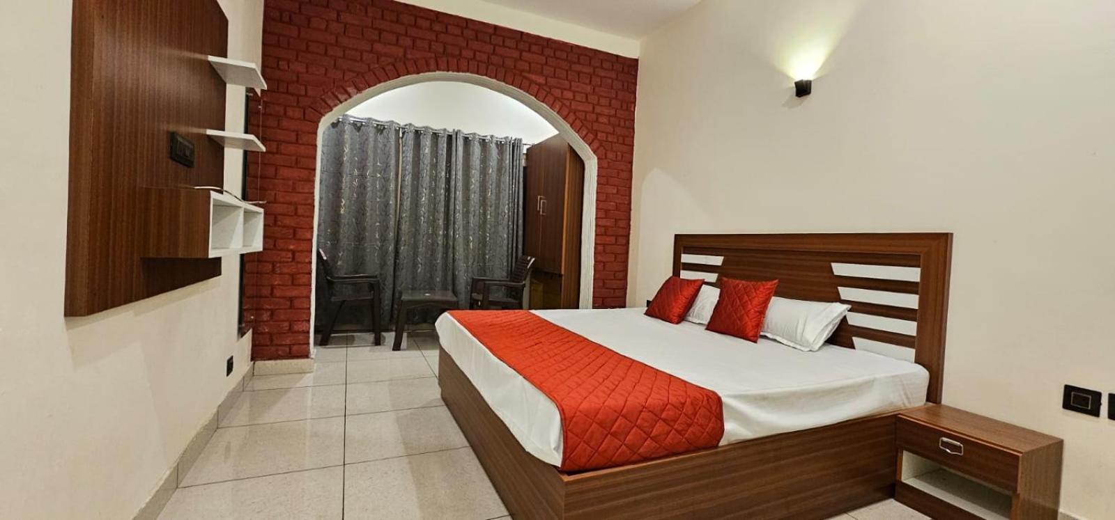 Golden Himalaya Homestay 考萨尼 外观 照片