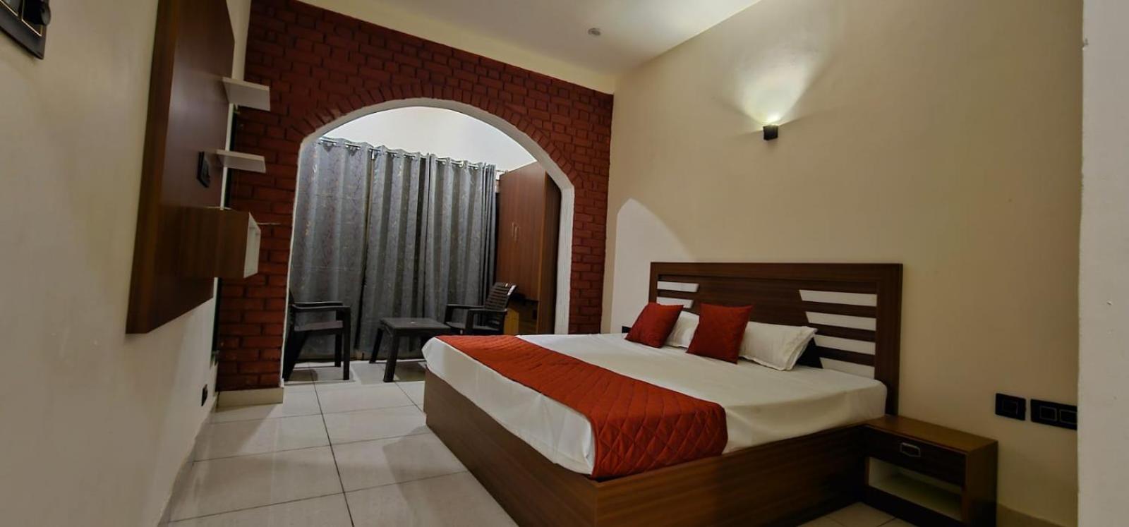 Golden Himalaya Homestay 考萨尼 外观 照片