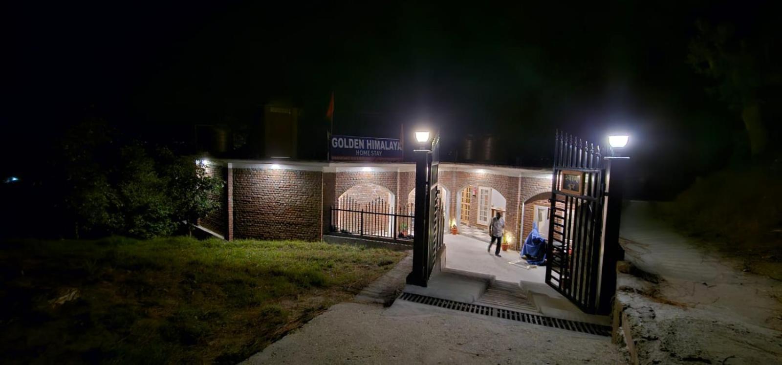 Golden Himalaya Homestay 考萨尼 外观 照片