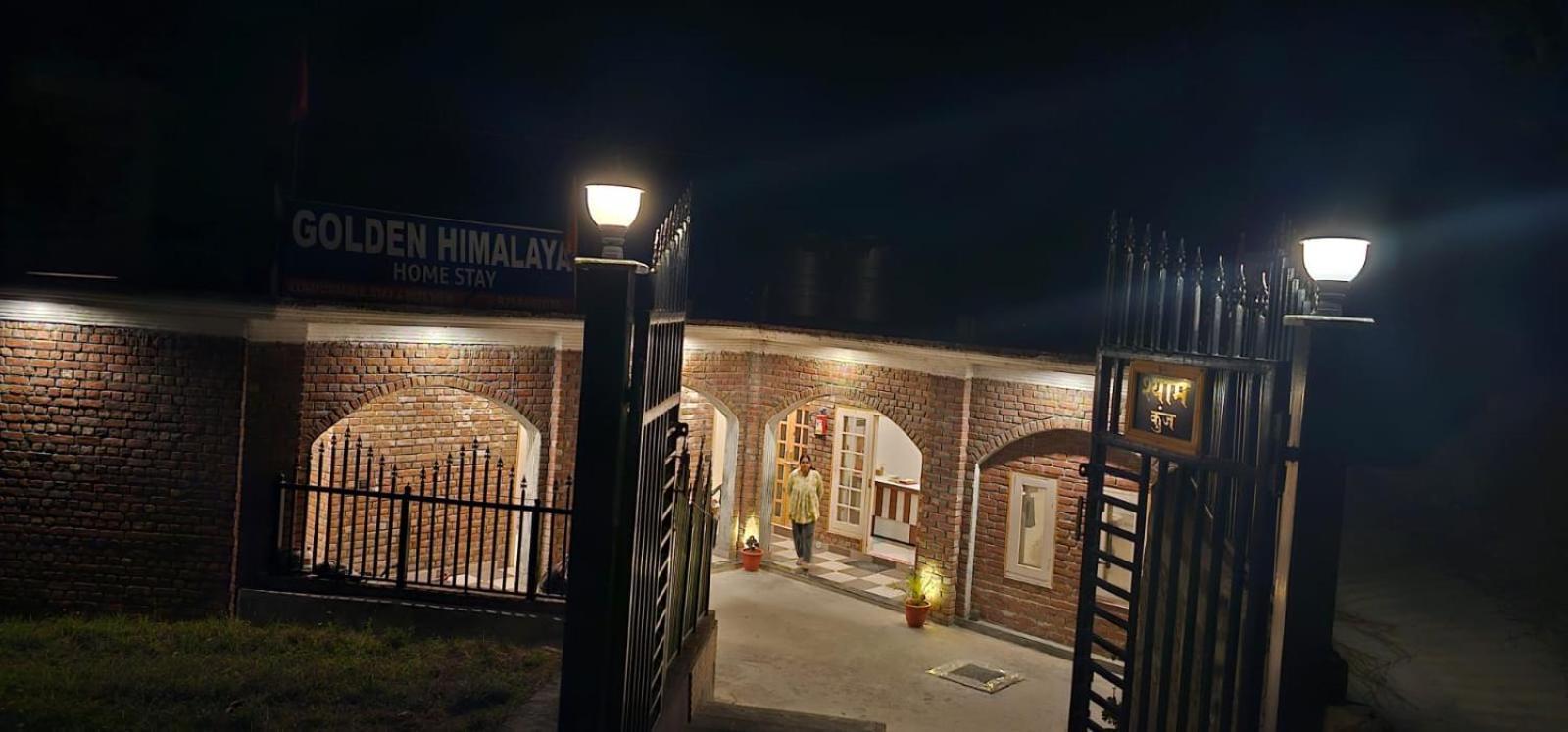 Golden Himalaya Homestay 考萨尼 外观 照片
